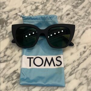 TOMS Stylish Black Sunglasses